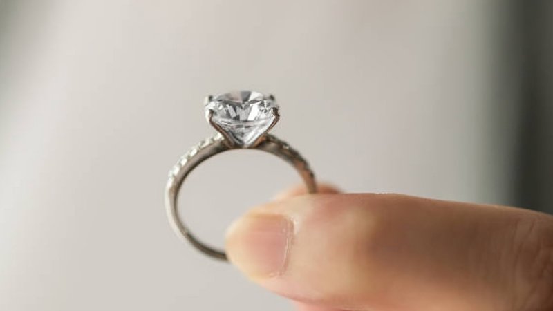 Buy or sell diamonds in Arizona through trusted Scottsdale diamond dealers