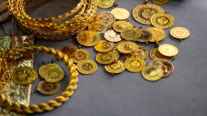 Old gold coins and jewelry being evaluated for value